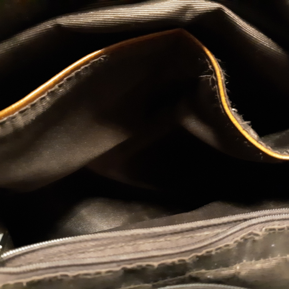 Backpack/Purse. Leather. Amazon. - Picture 6 of 7